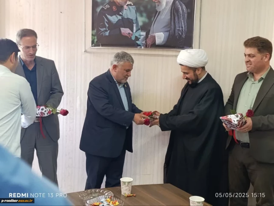 تجلیل از اساتید و همکاران آموزشی به مناسبت روز معلم و استاد 4
